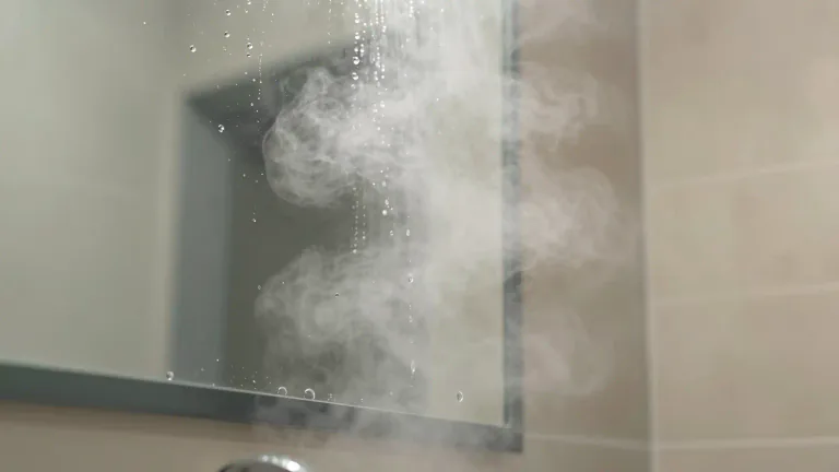 Visual representation of "condensation" - The process by which water vapor in the air becomes liquid water.