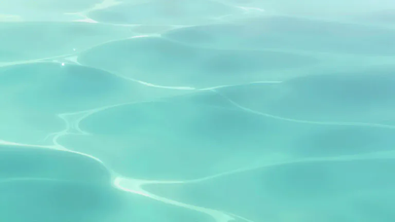 Visual representation of "aquamarine" - A pale green-blue color