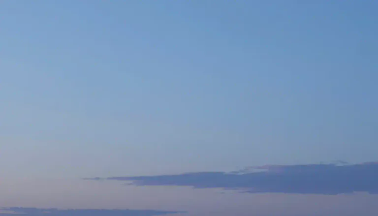 Visual representation of "bluish" - Similar to blue, or having a part of blue color.
