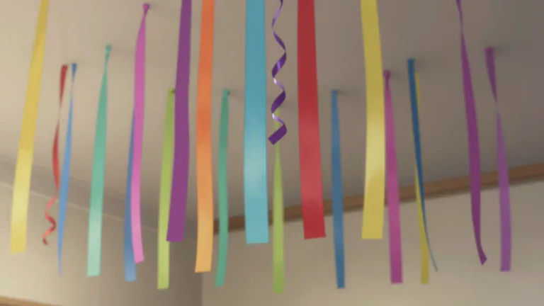 Visual representation of "streamer" - A long, narrow piece of colored paper or plastic that is often used as decoration.