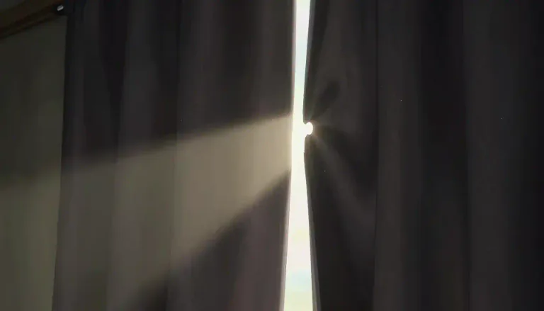 Visual representation of "pinhole" - A small hole in a surface that allows light to pass through.